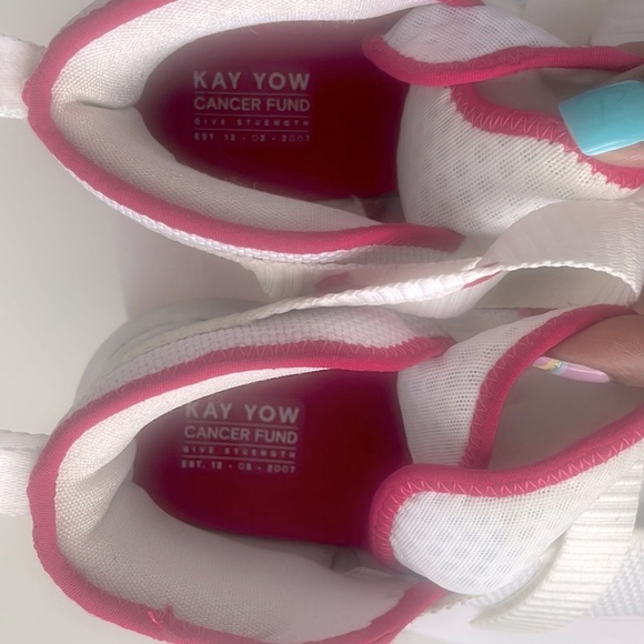 Nike 'Lebron Soldier 11' Kay Yow GS Shoes 918369-102 White Pink Cancer Sz 3Y - Picture 7 of 13